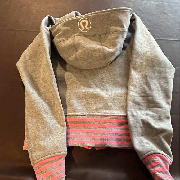 💥buy 2 Get 1 Free💥 Lululemon Scuba Sweater Hoodie Size 8 - Picture 2 of 6